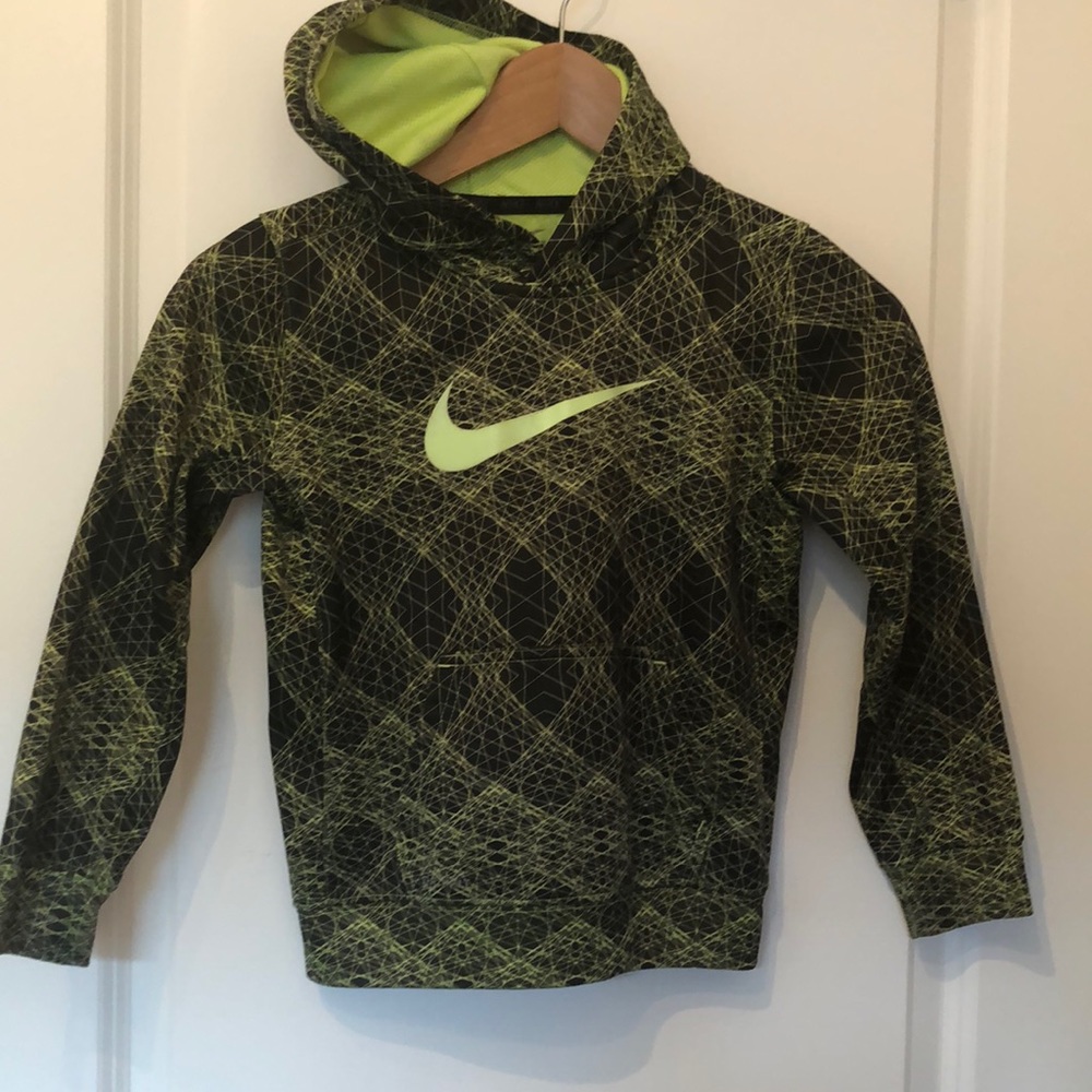 🌻4/$20 Nike Dri-Fit boys hoodie size 6